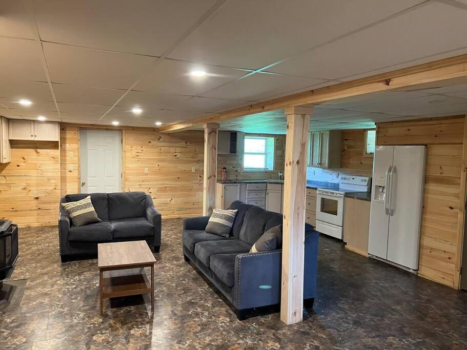 Family Friendly Cottage ☆Walking Distance To Beach ليونز هيد المظهر الخارجي الصورة