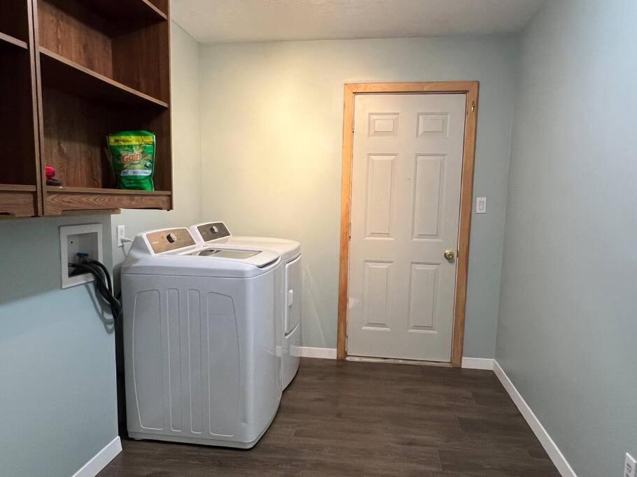 Family Friendly Cottage ☆Walking Distance To Beach ليونز هيد المظهر الخارجي الصورة