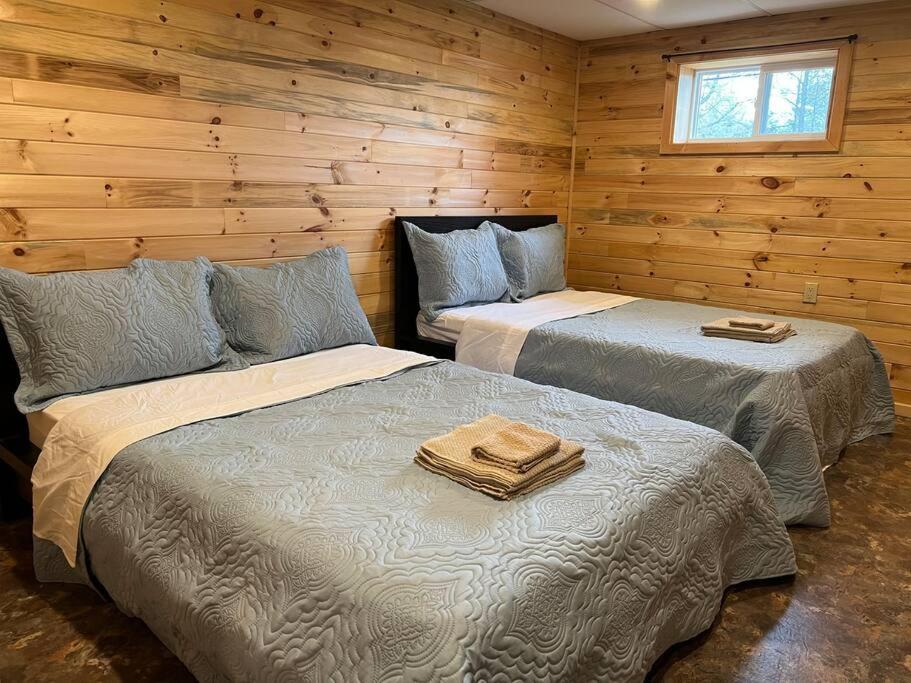 Family Friendly Cottage ☆Walking Distance To Beach ليونز هيد المظهر الخارجي الصورة